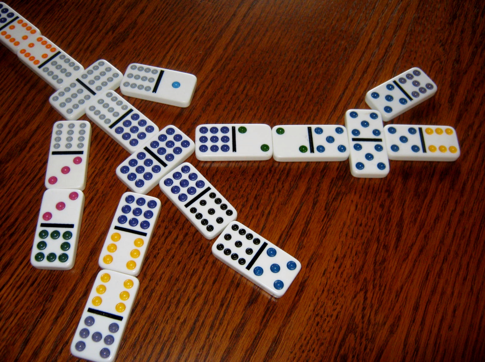 Chickenfoot dominoes