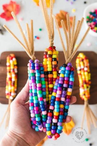 colorful corn cobs made with pony beads and pipe cleaners